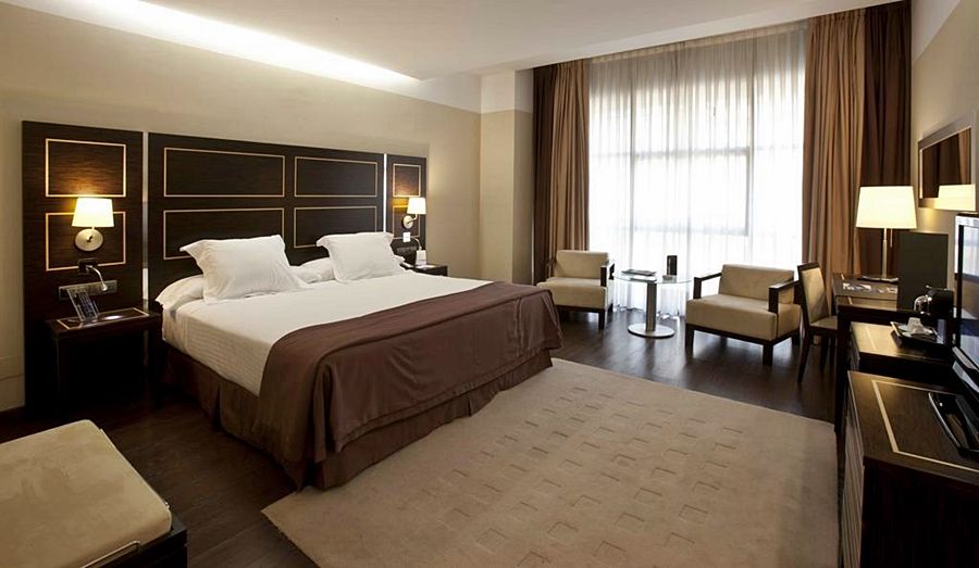 Nh Gran Hotel Casino De Extremadura Badajoz Bagian luar foto A room at the Hotel Sheraton Madrid
