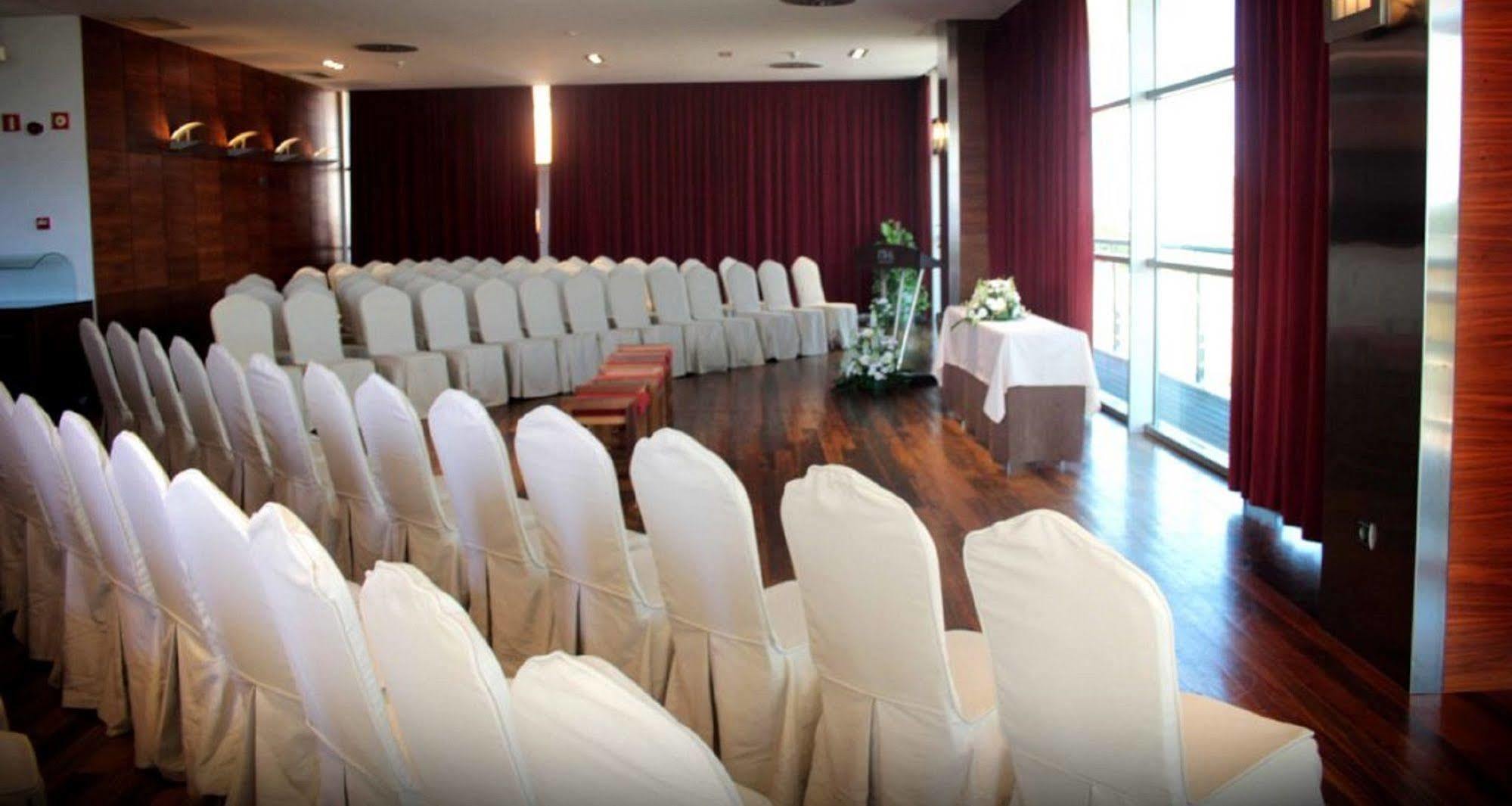 Nh Gran Hotel Casino De Extremadura Badajoz Bagian luar foto The interior of the hotel